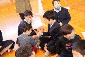 「ようこそ小学校へ！」年長さんとの交流会を開催しました！ （５年生）